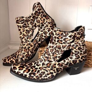 Rare LANE Women’s 9.5 Leopard Print Ankle Boots Hair-on-Hide Studs Rear Zip